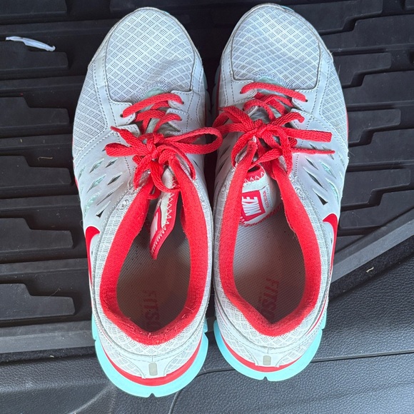 Nike Women's Red and White Athletic Shoes - Picture 2 of 3